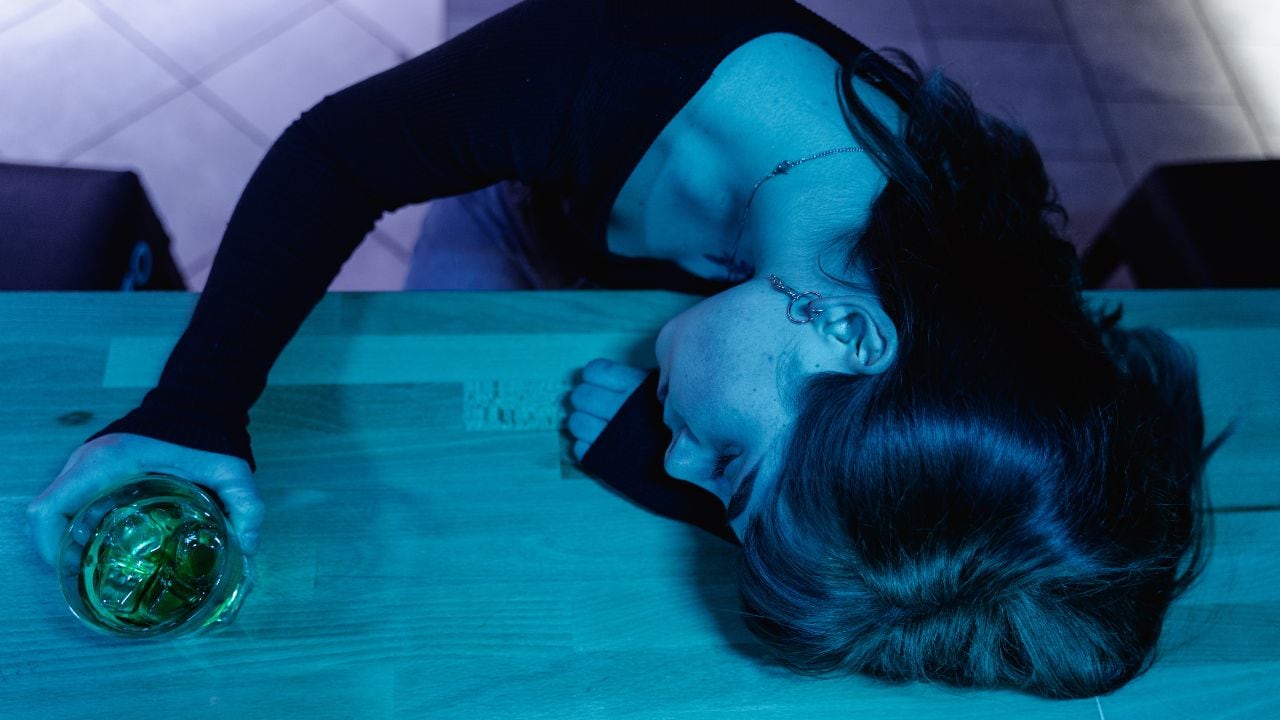 Getting drunk without enough water leads to severe dehydration, headaches, and hangovers. Discover how IV drip therapy at Siam Clinic Phuket helps you recover quickly and feel better fast.