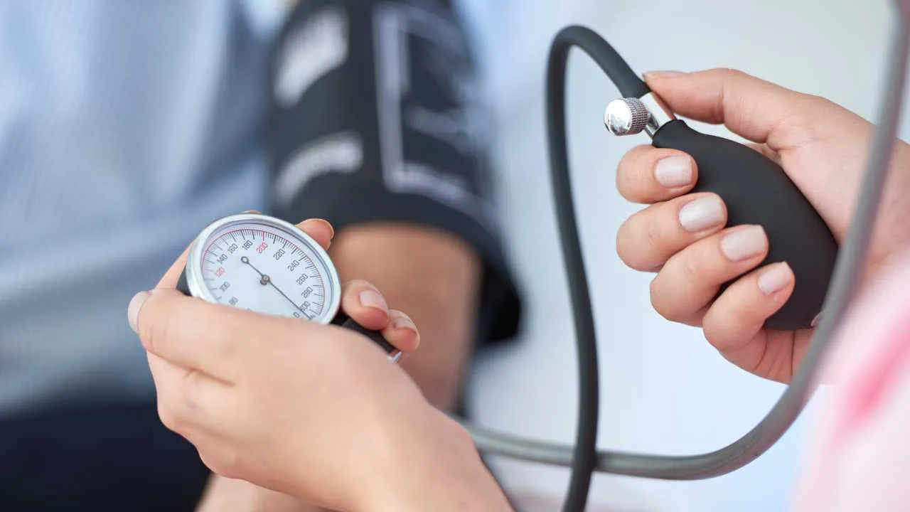 Looking for effective, natural ways to lower your blood pressure? Learn the 10 lifestyle habits that make a difference — plus why matcha tea might be your secret weapon.